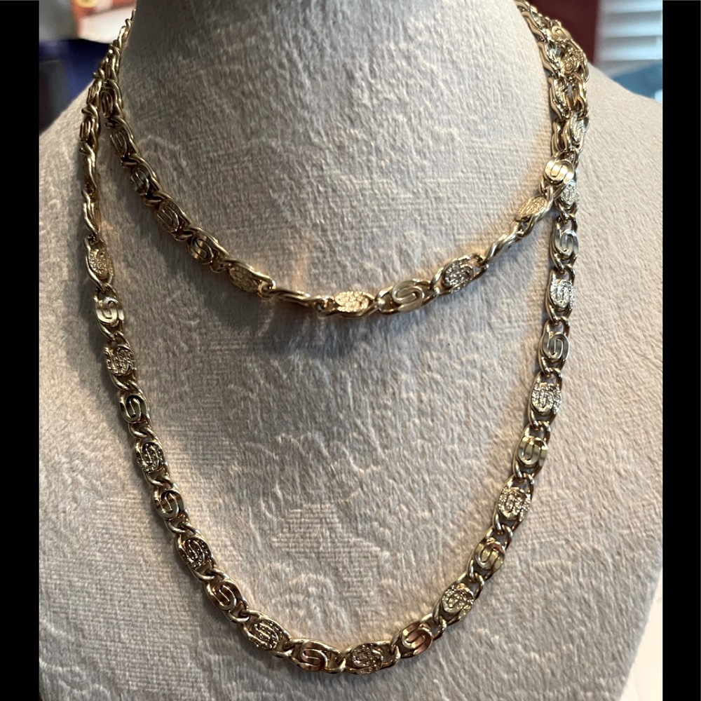 40 grams gorgeous necklace in 14k gold, very unique
